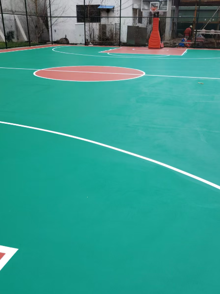 开平 球场长期使用易出现地面开裂